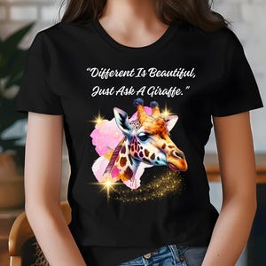 Giraffe Inspirational Tee - Unterschiedlich ist schön, Unisex T-Shirt, Tierliebhaber Geschenk, positives Zitat Shirt, Geburtstagsgeschenk