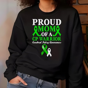 Peut inclure: Sweat-shirt noir avec un design de ruban vert et blanc. Le texte sur le sweat-shirt est "Proud Mom of a CP Warrior Cerebral Palsy Awareness".