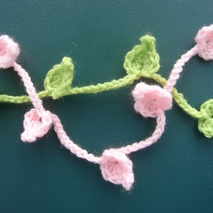 Cómo tejer a crochet una cadena de hojas (patrón gratuito)