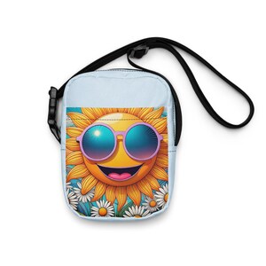 Sol alegre de dibujos animados con gafas de sol - Escena vibrante de amanecer y atardecer - Bolso bandolera utilitario