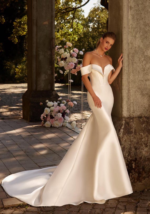 mermaid wedding dress off the shoulder Simple Ivory Dresses MW696 With its fitted silhouette and sweeping mermaid skirt Off the Shoulder Lace Beach