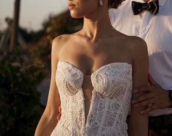 Lace Sleeveless Glitter A-line Wedding dress with the Train