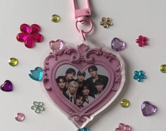 ot8 stray kids  keychain