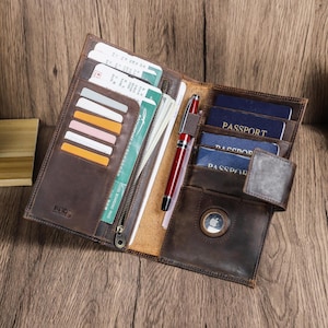 Étui pour passeport familial en cuir, portefeuille pour passeport Airtag, porte-passeport de voyage en cuir Crazy Horse, étui pour passeport grande capacité personnalisé