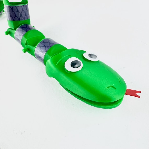 トイ・ストーリー（1995年）のスネークのおもちゃの1:1スケール