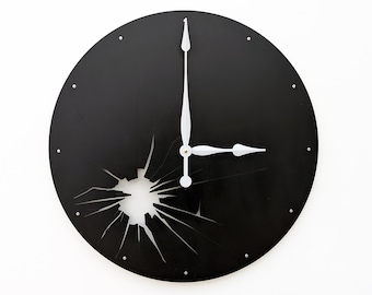 Modern Broken Glass-Inspired Wall Clock | Minimalist Black and White Design | Shattered Metal