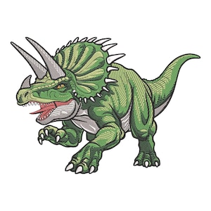Pode incluir: Um dinossauro triceratops de desenho animado verde e cinza com uma grande gola e três chifres. O dinossauro está virado para a esquerda e tem a boca aberta.