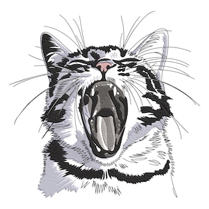 Op de afbeelding: Een zwart-witte illustratie van een kat met zijn bek open, gapend. De kat heeft een gestreept patroon op zijn vacht.