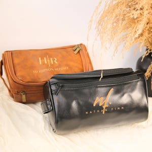 Trousse de toilette de voyage pour homme personnalisée en cuir végétalien - Kit Dopp nom personnalisé, cadeau garçon d'honneur, cadeau d'anniversaire de monogramme, cadeau pour homme