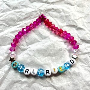 Avril Lavigne Bracelet, Girlfriend