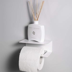 Piccolo porta carta igienica bianco, lato sinistro, moderno porta carta igienica, accessori da bagno minimalisti per riporre la carta igienica.