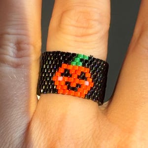 Halloween Pumpkin Beaded Ring, Spooky Fall Jewelry, Handmade Halloween Gift for Kids, Custom Size Orange Black Ring, Thanksgiving Accessory