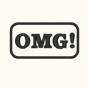 Pode incluir: Um patch retangular com cantos arredondados, apresentando o texto bordado "OMG!" em letras pretas em negrito. O texto está dentro de uma borda preta, em um fundo creme. O ponto de exclamação adiciona ênfase.