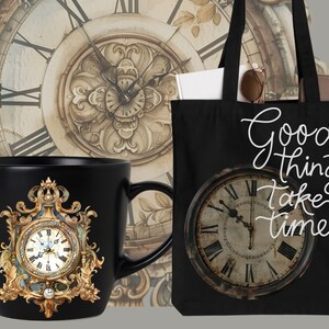 Puede incluir: Una bolsa de tela negra con el texto "Good things take time" en escritura blanca. La bolsa presenta una esfera de reloj vintage con n&uacute;meros romanos. Tambi&eacute;n se muestra una taza negra con un dise&ntilde;o de esfera de reloj dorada.