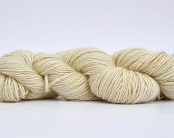 Dyeable Wool/ Mohair Yarn Worsted Weight Yarn - Undyed Yarn