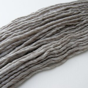 Light Gray Weaving Yarn, Navajo Weaving Yarn, Grey Wool Yarn, 4oz skein image 4