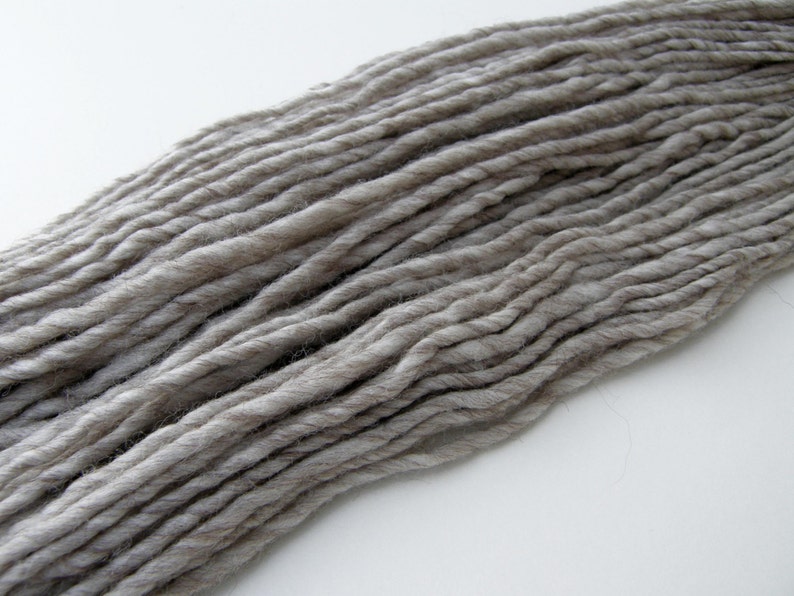 Light Gray Weaving Yarn, Navajo Weaving Yarn, Grey Wool Yarn, 4oz skein image 4