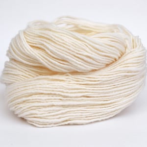 Off White Weaving Yarn, Navajo Weaving Yarn, Wool Yarn, 4oz skein