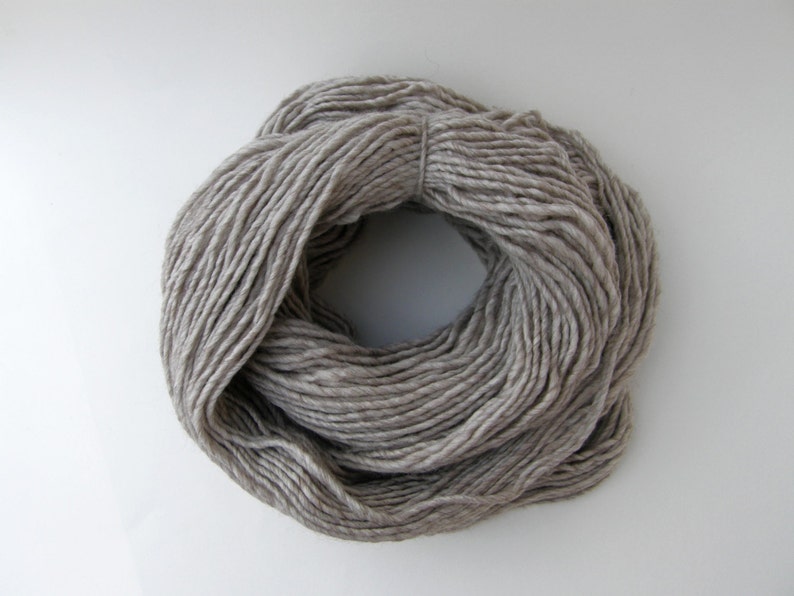 Light Gray Weaving Yarn, Navajo Weaving Yarn, Grey Wool Yarn, 4oz skein image 3