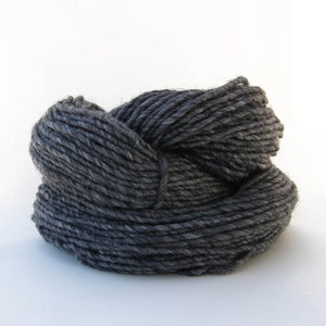 Medium Gray Weaving Yarn, Navajo Weaving Yarn, Grey Wool Yarn, 4oz skein