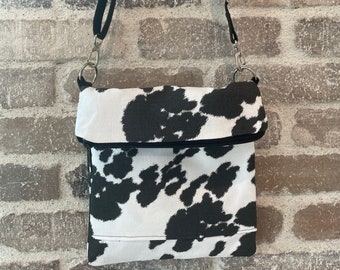 Petit sac à bandoulière avec imprimé peau de vache noir et blanc Tissu en coton - 20 x 21 cm - fabriqué aux États-Unis, par Darby Mack