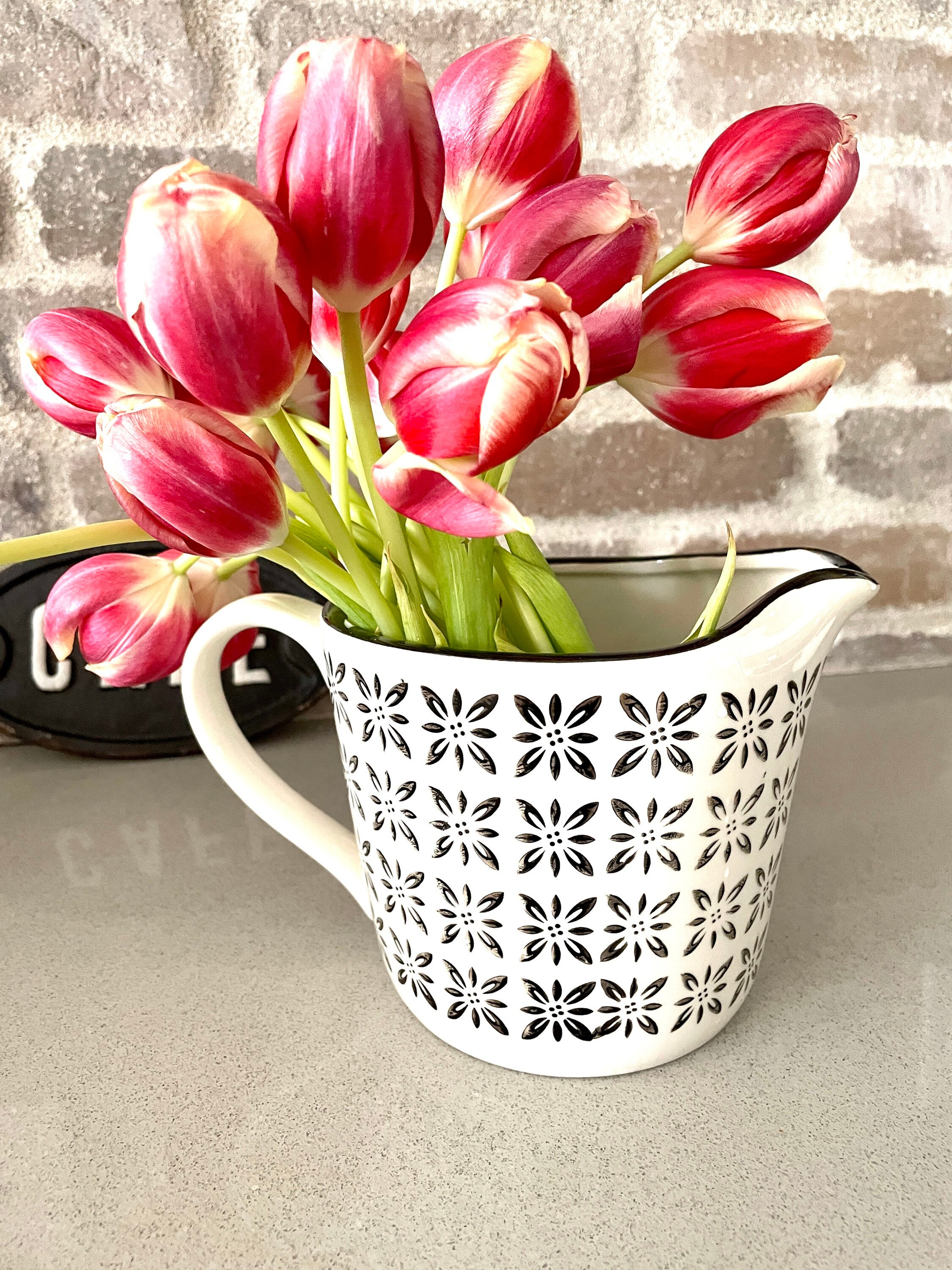 Tasse à Mesurer, Décor de Ferme Noir et Blanc, Cadeau Cuisine - Darby Mack