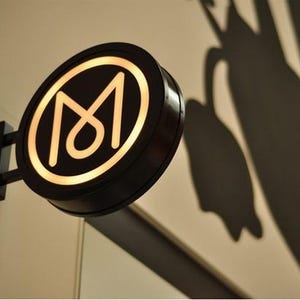 Personalized Light Box Sign, LED Blade Sign for Storefront, Illuminated Logo Sign, Weatherproof Outdoor Business Sign, Custom Wall Sign