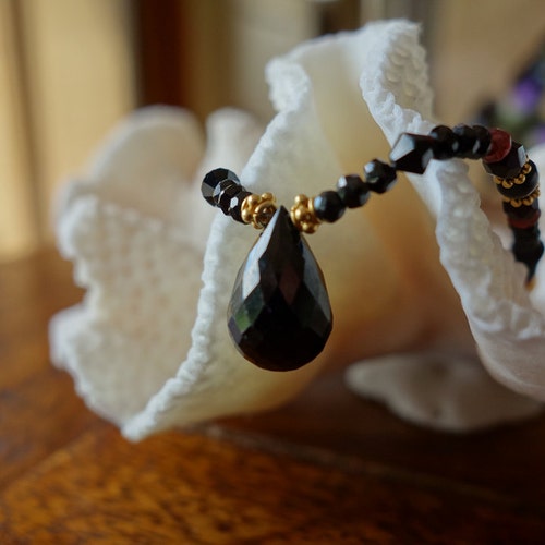 Gold selling black spinel teardrop beaded necklace