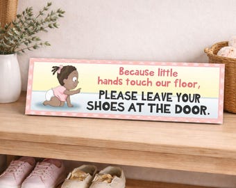 Dejar los zapatos en la entrada: Porque las manitas tocan nuestro suelo.