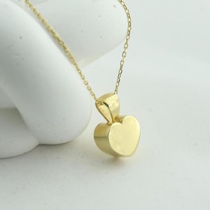 A Piece of Your Heart – Minimalist Cremation Necklace for Keeping Memories Close