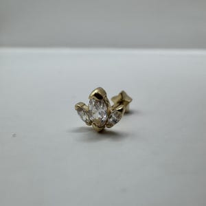 Piercing de coroa de cristal em ouro maciço 14K