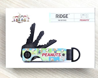 Nuovo portachiavi RIDGE KeyCase Peanuts The Sunday Strip, organizer compatto in metallo intelligente
