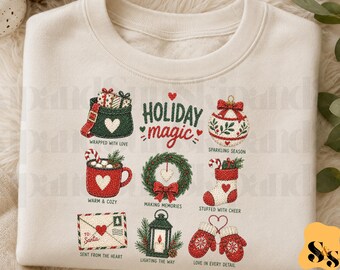 Puede incluir: Una sudadera de cuello redondo color crema con un gráfico festivo que incluye el texto Holiday magic. El diseño presenta ilustraciones de una bolsa de regalo, un adorno, una taza de cacao, una corona, un calcetín, una carta a Santa, un farol y manoplas con leyendas navideñas.