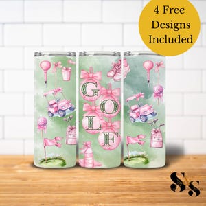 以下が含まれることがあります： 緑とピンクの水彩画のデザインが施されたステンレス製のタンブラー3個。ゴルフボール、ゴルフクラブ、ゴルフカート、ピンクの文字で「GOLF」の文字が描かれています。