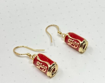 Pendientes de fiesta azules, pendientes de fiesta de botella roja, pendientes sin alcohol, marca de refresco, pendientes divertidos, pendientes de lata de refresco, pendientes de refresco, regalo de bebida