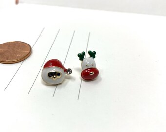 サンタのクリスマストナカイのスタッドピアス、小さなサンタクロースの