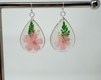 Dried flower Earrings, Real flower earring, bridesmaid Handmade Dry Pressed Flower Resin Dangle Earrings, Dainty Flower, Floral Earrings