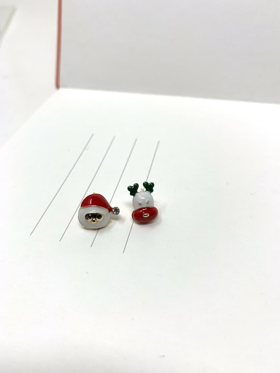 サンタのクリスマストナカイのスタッドピアス、小さな サンタのクリスマストナカイのスタッドピアス、小さな