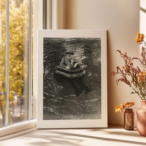 Quadro su tela di Jacques Henri Lartigue, J.H. Stampe su tela Lartigue, poster da parete della galleria, Zissou nella sua barca su pneumatici, stampa fotografica vintage