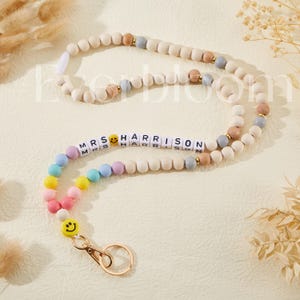 Lanière BOHO personnalisée arc-en-ciel de perles pour les enseignants, Smiley lanière personnalisée porte-clés cadeau enseignant pour son infirmière porte-carte d'identité et boucle de rupture