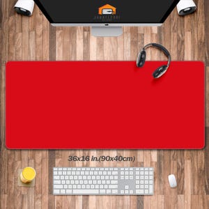 Puede incluir: Alfombrilla de escritorio para juegos roja con bordes cosidos, que mide 90x40 centímetros (36x16 pulgadas).