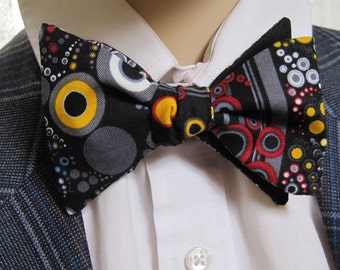 Abstract Circles Bow Tie