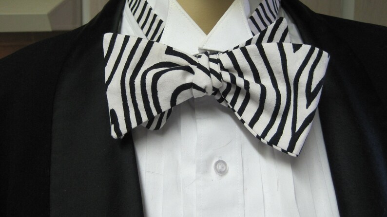 Thumbprint Bow Tie image 1