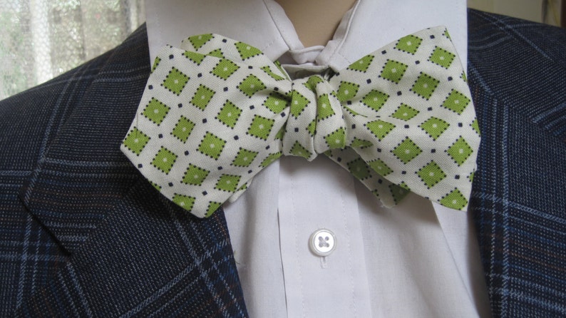 Classic Batwing Green Diamond Bow Tie image 2