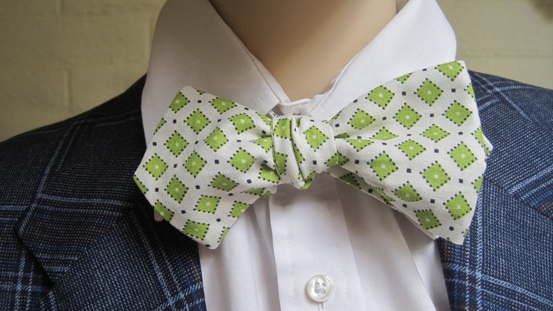 Classic Batwing Green Diamond Bow Tie image 1