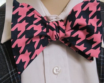Pink and Navy Blue Houndstooth Pattern Bow Tie