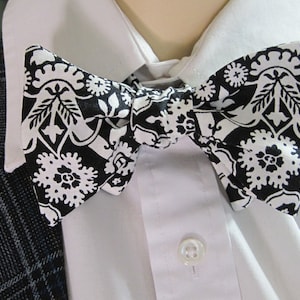 Bow Tie/Haunted Mansion Wallpaper Bow Tie