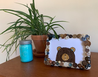 3D Outlined Bear Painting in Button Frame