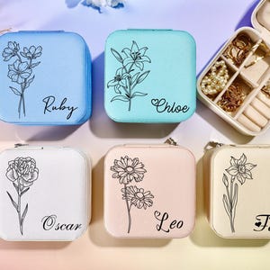 Portagioie con fiori di nascita personalizzati, regali di compleanno personalizzati per lei, regalo per damigella d'onore, portagioie con nome inciso per donna