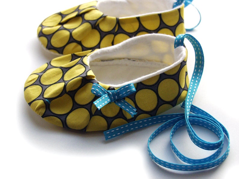 Soft sole baby/toddler shoes size 1824 months in citron